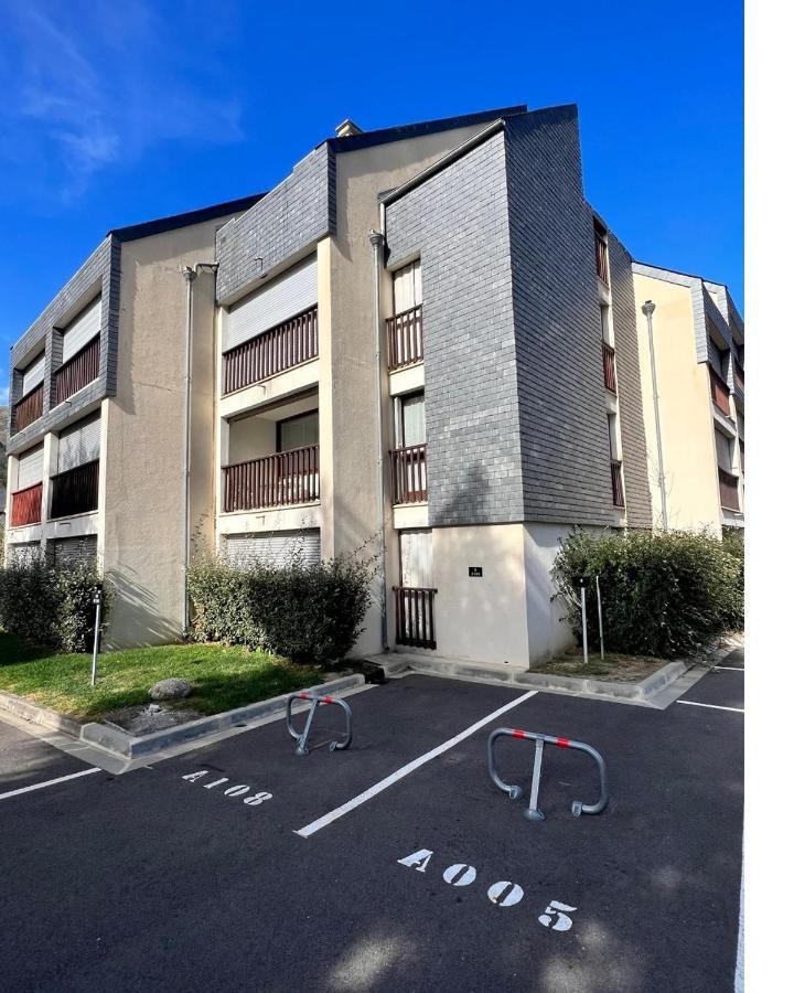 Appt T2 4 Pers Saint Lary Centre Village Parking Exterior photo